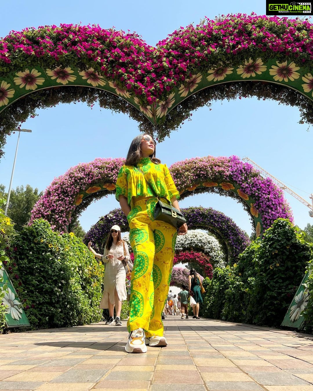 Hina Khan Instagram - My first at Miracle Garden Dubai.. My Daddy loved this place, so had to b here.. #dubaicity