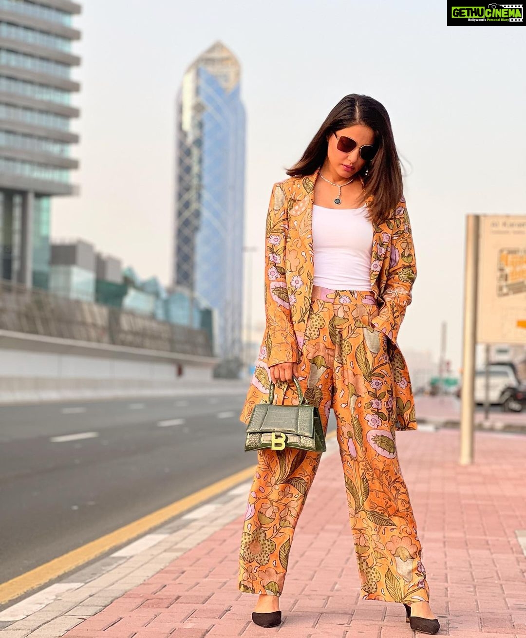 Hina Khan Instagram - Cruising does the Soul good.. Sunsets, Open air, Amazing dinner and much much more.. 🧿