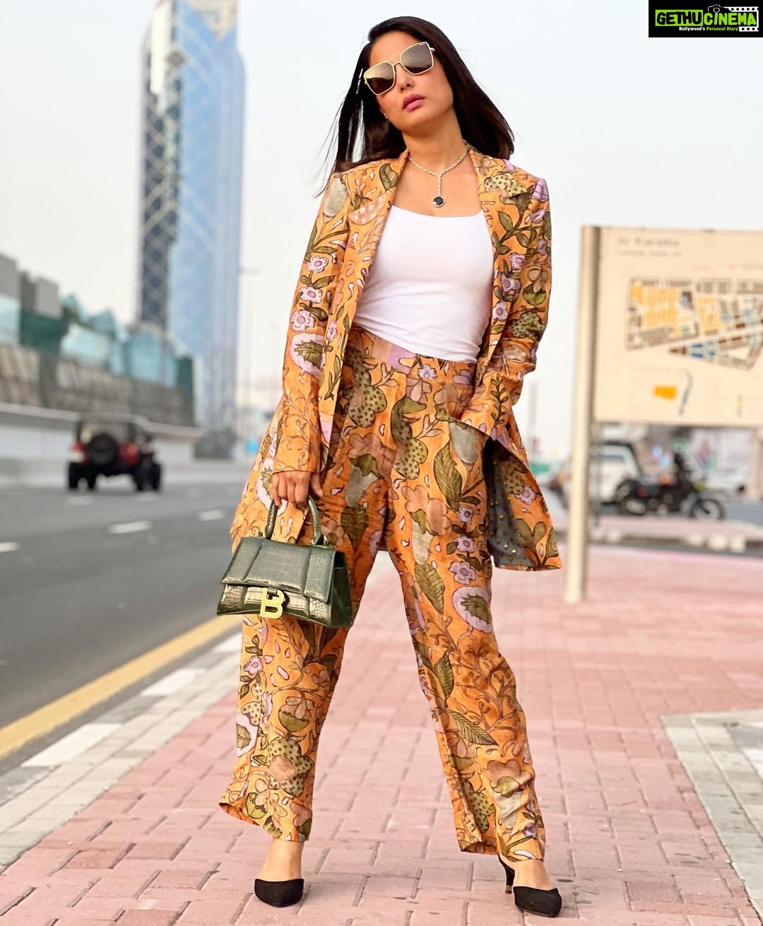 Hina Khan Instagram - Cruising does the Soul good.. Sunsets, Open air, Amazing dinner and much much more.. 🧿