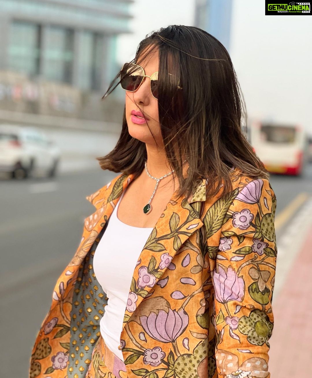 Hina Khan Instagram - Cruising does the Soul good.. Sunsets, Open air, Amazing dinner and much much more.. 🧿