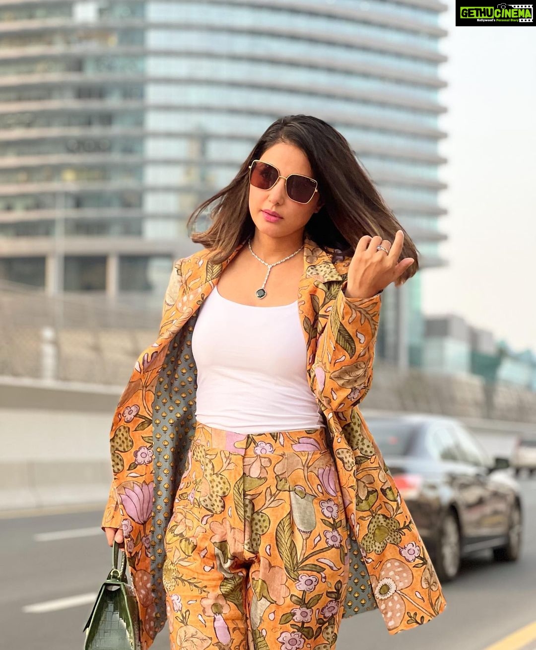 Hina Khan Instagram - Cruising does the Soul good.. Sunsets, Open air, Amazing dinner and much much more.. 🧿
