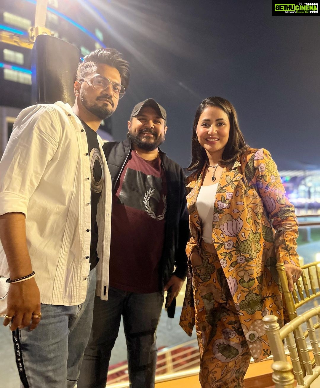 Hina Khan Instagram - Cruising does the Soul good.. Sunsets, Open air, Amazing dinner and much much more.. 🧿