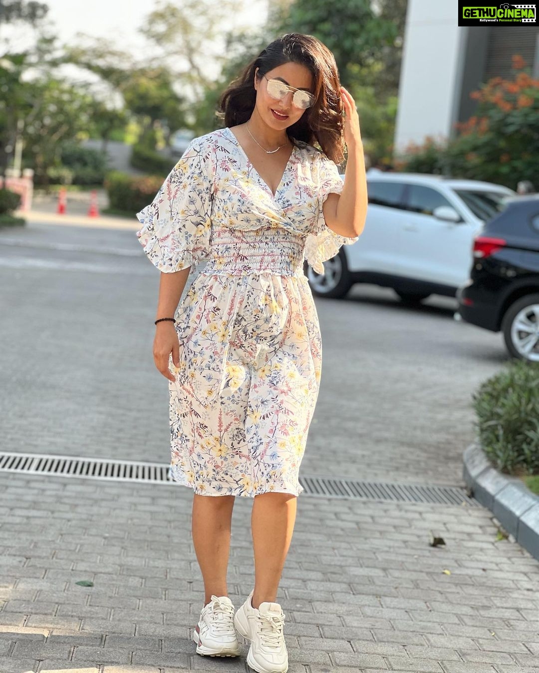 Hina Khan Instagram - Glowing and Growing.. ☀️