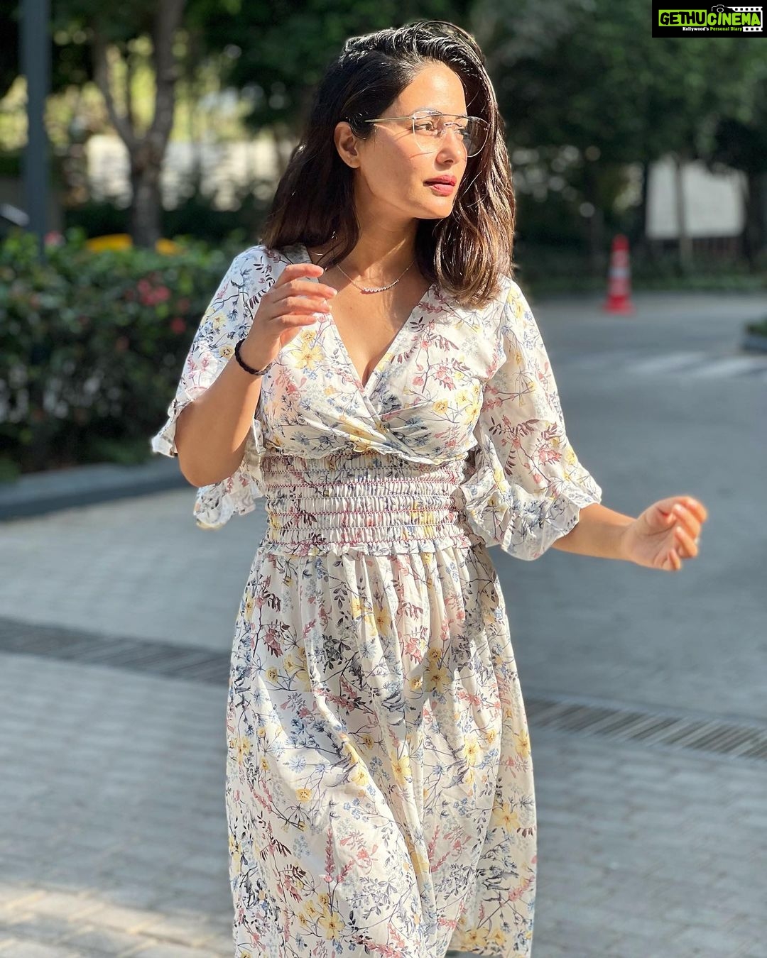Hina Khan Instagram - Glowing and Growing.. ☀️