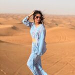 Hina Khan Instagram - Planting my feet firmly into these breathtakingly gorgeous eternity of Dunes.. #wanderlust #desertdust #dunebashing #whataday #memoriesforlife #desertsafari