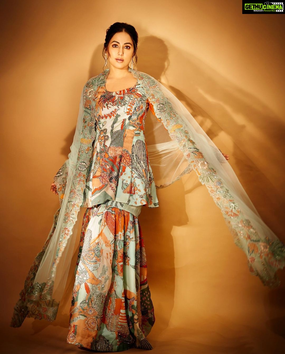 Hina Khan Instagram - Cherish the way you sparkle ✨ . Outfit @aisharaoofficial @perniaspopupshop Jewels @renuoberoiluxuryjewellery HMU @houseofankita