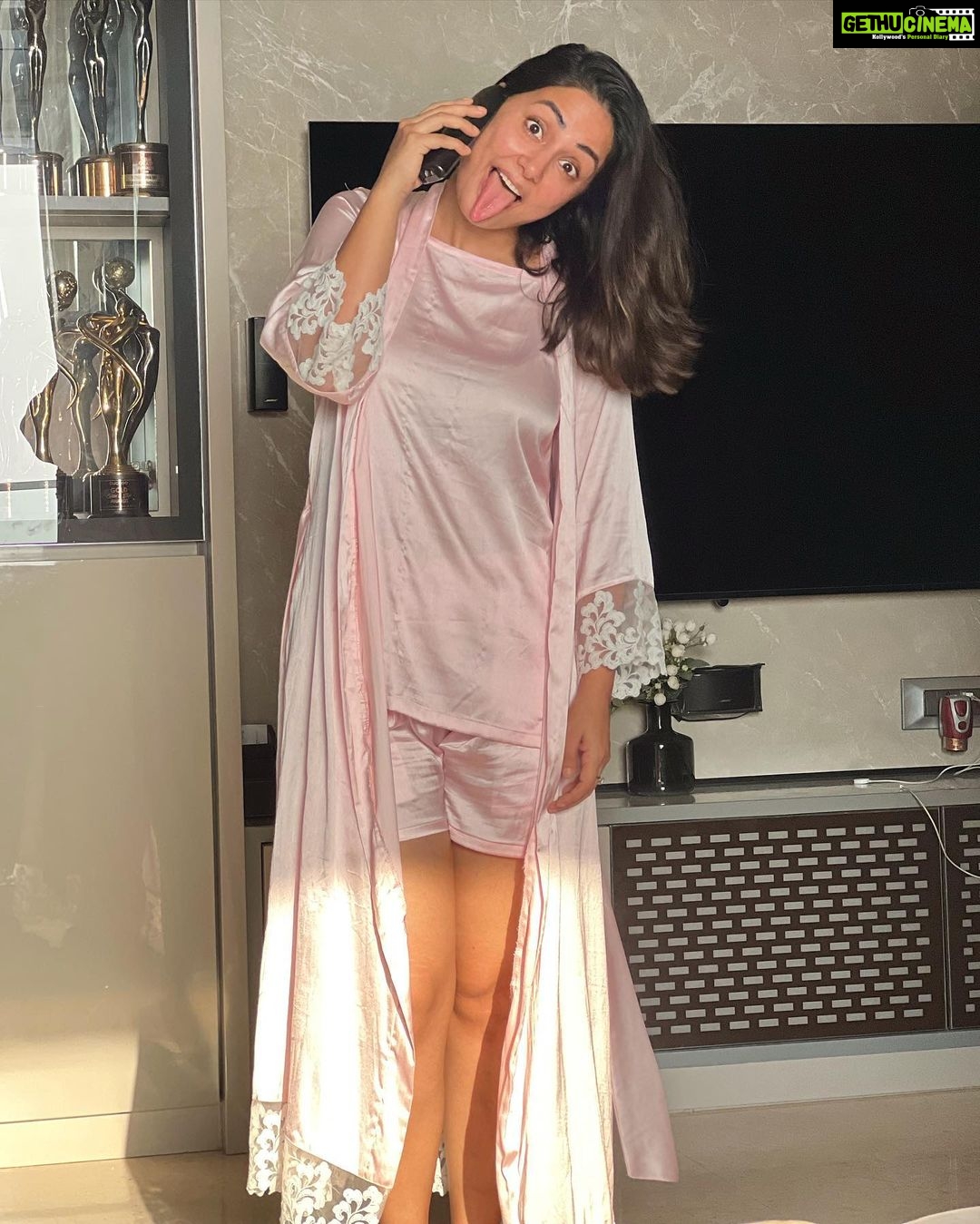 Hina Khan Instagram - That’s what I will be.. A Silhouette, Rarely seen and yet believed in.. ☀️