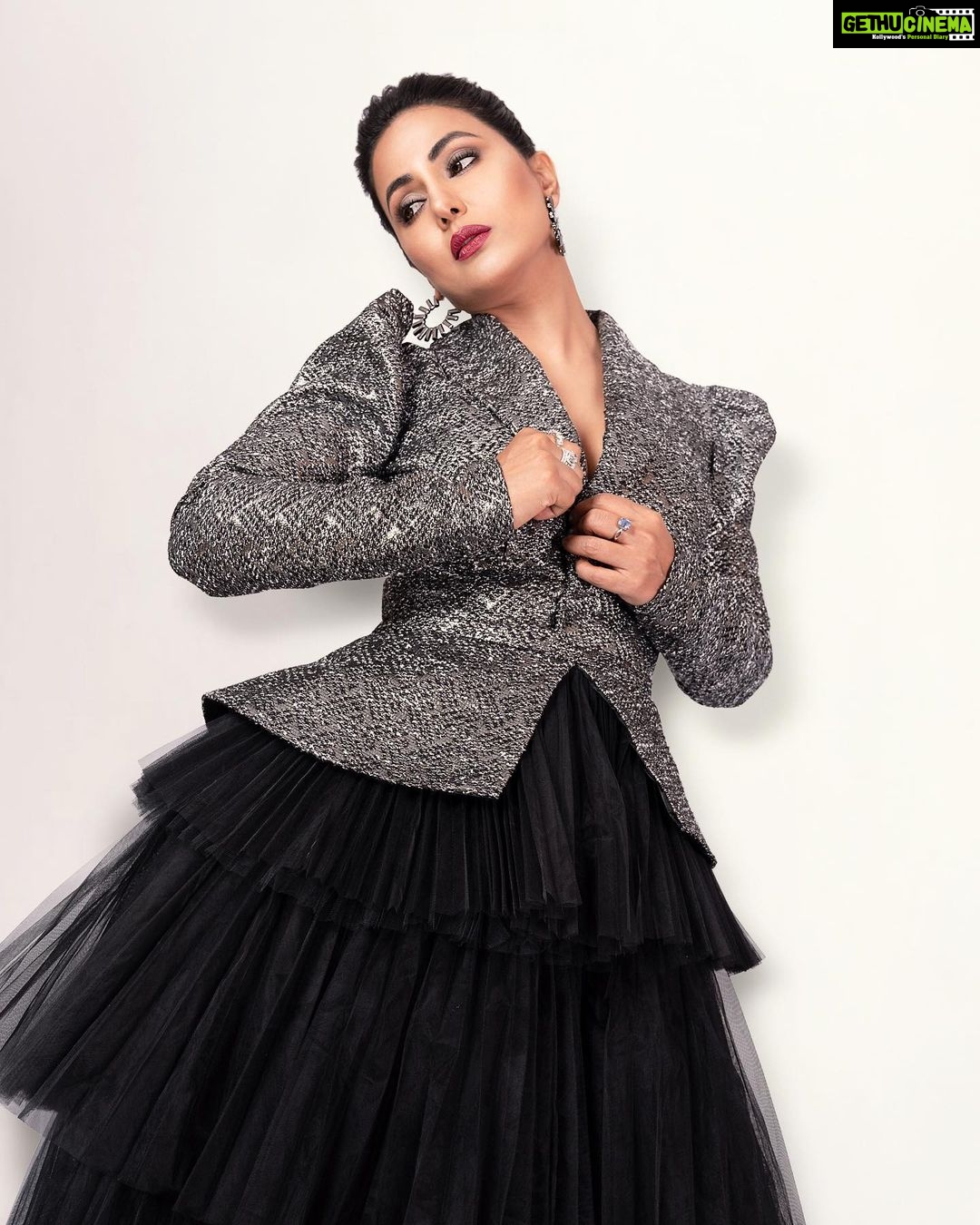 Hina Khan Instagram - You said you liked storms, so I let u in..Turns out you can handle only a little rain and i am a HURRICANE 🌀 Outfit @fouadsarkisofficial MUAH @sachinmakeupartist1 @saba_hair_makeupartist Jewels @curiocottagejewelry @aurnument 📸 @ashish_ojha_photography