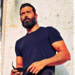 Hrithik Roshan Instagram - Channeling the inner Vedha 🤔