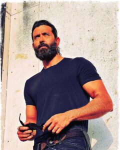 Hrithik Roshan Instagram - Channeling the inner Vedha 🤔
