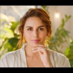 Huma Qureshi Instagram - Presenting -The Vedic Beauty : Simco Oxyveda Facewash -@simcooxyveda @kanwar_bagga @sandeepbedi35 #simcooxyveda #simco #facewash #skincare #oxyveda #paidpartnership #white