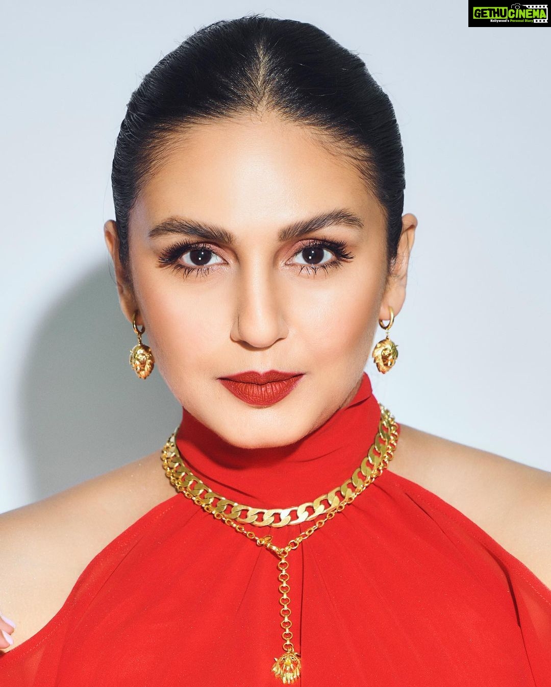 Huma Qureshi Instagram - When Sanam and I agree that ….Red is my color .. haina ?? #red #dress Outfit - @gauriandnainika Heels @louboutinworld Jewellery @twylatreasures @shopanatina Rings @viangevintage Styling @sanamratansi Assisted by @nirikshapoojary_ Photographer @kkarmaa.studio Makeup @krisann.figueiredo.mua Hair @susanemmanuelhairstylist #girl #chic #fashion