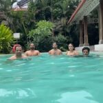 Huma Qureshi Instagram - How @saqibsaleem tried to kill me on Sibling day .. thank you for the edit @nikhilsabharwal12 @marudharshekhawat @ayushchachasaini #Sobs #Repost @nikhilsabharwal12 with @make_repost ・・・ Nothing like being in the pool in the middle of summer while a brother tries to drown his sister (wait for it till the end of the video) . . . #birthday #fun #pooltime #happypeople #love