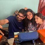 Huma Qureshi Instagram - Happy Faces on set .. Thank you for the love you all gave to #Tarla #firstlook With my director @pglens and producer ji @ashwinyiyertiwari Missing you @niteshtiwari22 sir #love #gratitude #abundance … PS - I’m NOT in my Tarla look ;-)