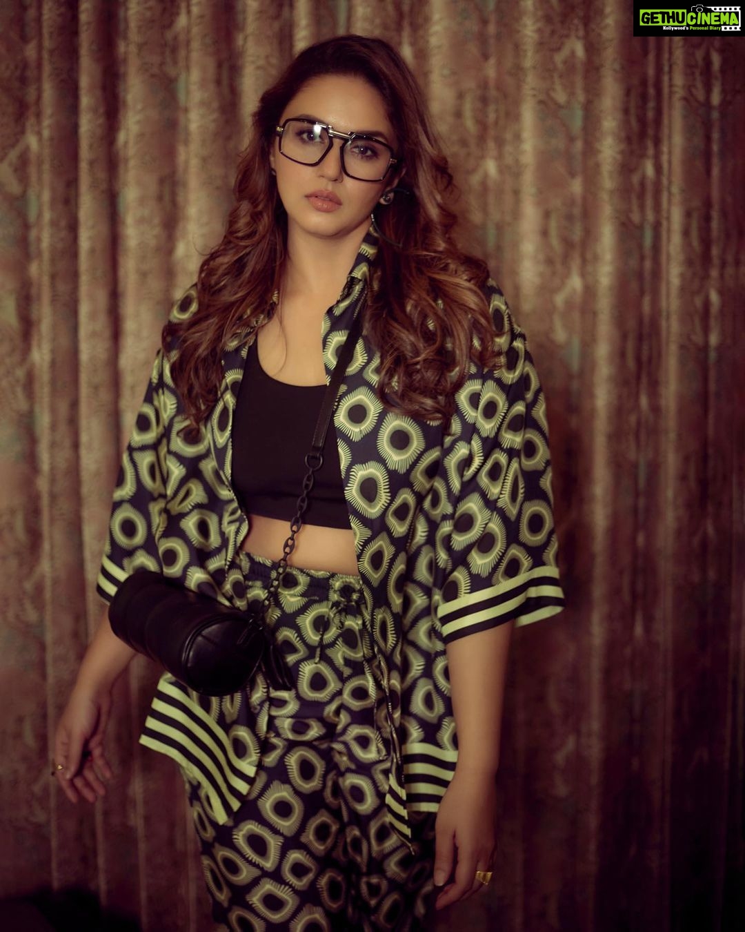 Huma Qureshi Instagram - Such a misfit in this ‘perfect’ world … #misfit #rebel #humaqureshi Styled by: @mohitrai with @harshitasamdariya @teammrstyles Outfit: @dhruvkapoor Jewels: @misho_designs Glasses: @urbanmonkeyindia Bag: @miraggiolife Makeup Artist: @ajayvrao721 Hairstylist: @susanemmanuelhairstylist Photography: @kadamajay