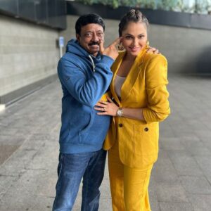 Isha Koppikar Instagram - Reunited with my director @rgvzoomin after 20 years of Khallas! #Dhahanam releasing tomorrow on @mxplayer #ramgopalvarma #ishakoppikarnarang #actordirector #khallasgirl #khallas #newshow #webseries #mxplayerwebseries #actor #director #showtime