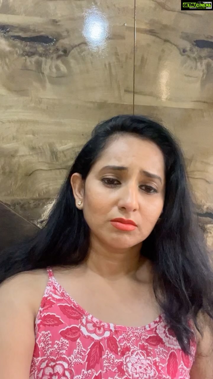 Ishika Singh Instagram - When u have lot of work and u don’t u know what to do … turn on camera and put on some makeup n do these crazy things … #instagood #reelsinstagram #reelitfeelit #reelkarofeelkaro #nowork #dowhatyoulove