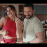 Jacqueline Fernandez Instagram - Ab apna fav music suno, sunao aur phone bhi charge karon! Truly amazing! #GoldmedalElectricals #GoldmedalIndia #Goldmedal #SwitchToTheAmazing #GoldmedalIDock #IDock #BluetoothSpeaker @goldmedalindia #ad