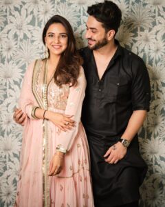 Jasmin Bhasin Instagram - @alygoni  why are you obsessed with me ?😝😝😝
Thank you sooooo much @nishankswami for clicking these. We love you❤️
🥻 @gopivaiddesigns