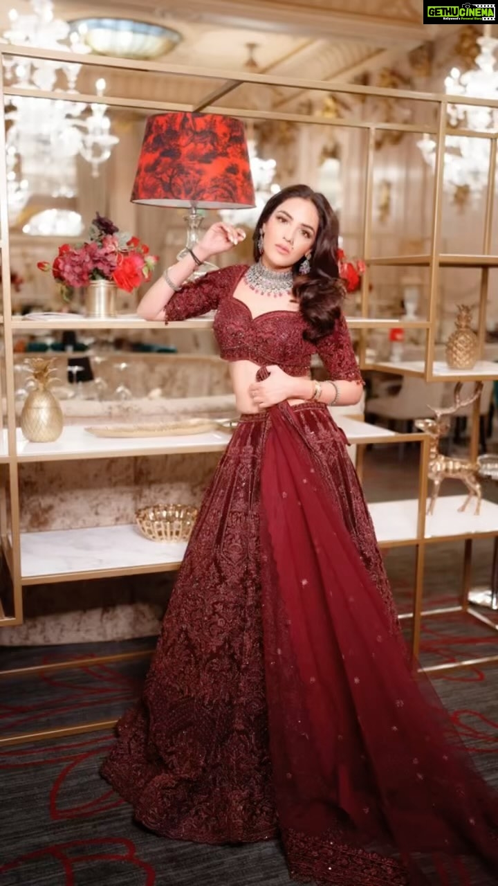 jasmin bhasin gown
