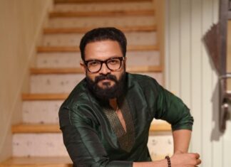 Jayasurya Instagram - Happy Vishu All....💛 @sarithajayasurya @sarithajayasurya_designstudio @emmanuelcharlyphotography @sijanmakeupartist @nostalgiaevents.in