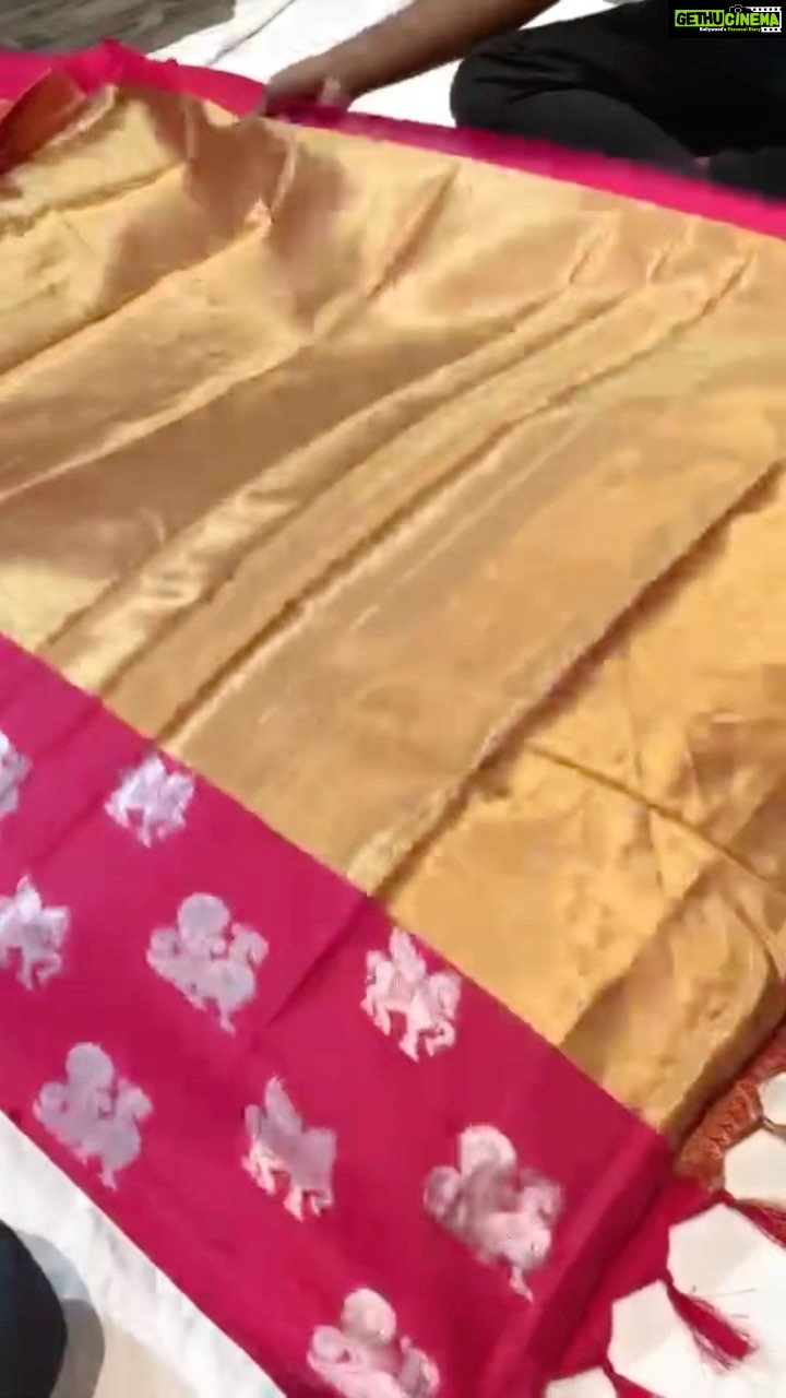 Joy Crizildaa Instagram - To place an order Kindly DM ! ❤️ Disclaimer : color may appear slightly different due to photography No exchange or return Unpacking video must for any sort of damage complaints Threads here and there, missing threads,colour smudges are not considered as damage as they are the result in hand woven sarees. #joycrizildaa #joycrizildaasarees #handloom #onlineshopping #traditionalsaree #sareelove #sareefashion #chennaisaree #indianwear #sari #fancysarees #iwearhandloom #sareelovers #sareecollections #sareeindia