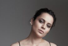 Kangana Ranaut Instagram - Dhaakad day …. Trailer out at 4pm