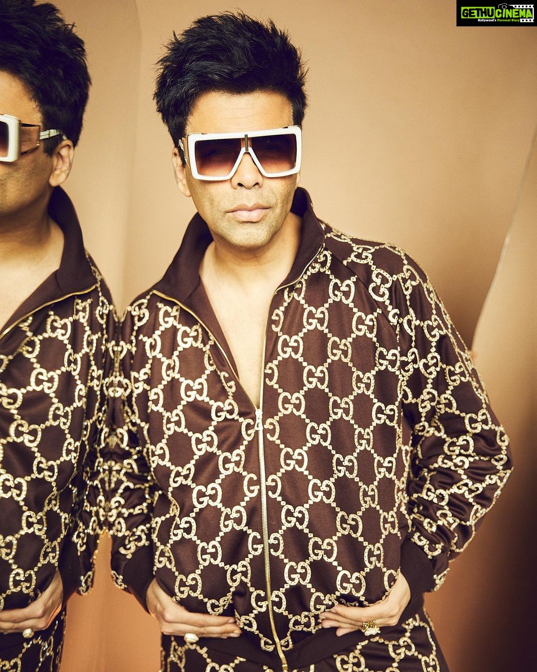 Karan Johar Instagram - Haa main hoon Gucci ki Dukaan ,worn exclusively for Hunarbaaz desh ki Shaan … ban gaya main Ranveer singh ka wannabe …Bach ke Rehna Badshah ab copy karoonga aapka bhi…. Styled by @ekalakhani hair @rajeev_gogoi make up @paresh_kalgutkar 📸 @sheldon.santos managed by @len5bm in @gucci