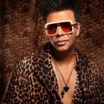 Karan Johar Instagram - On the prowl! Nocturnal like an owl! Hair @rajeev_gogoi makeup @paresh_kalgutkar styled by @ekalakhani in @ysl managed by @len5bm @dcatalent #hunarbaaz 📷 @maajidkhan88