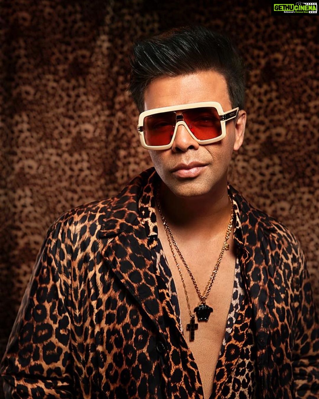 Karan Johar Instagram - On the prowl! Nocturnal like an owl! Hair @rajeev_gogoi makeup @paresh_kalgutkar styled by @ekalakhani in @ysl managed by @len5bm @dcatalent #hunarbaaz 📷 @maajidkhan88
