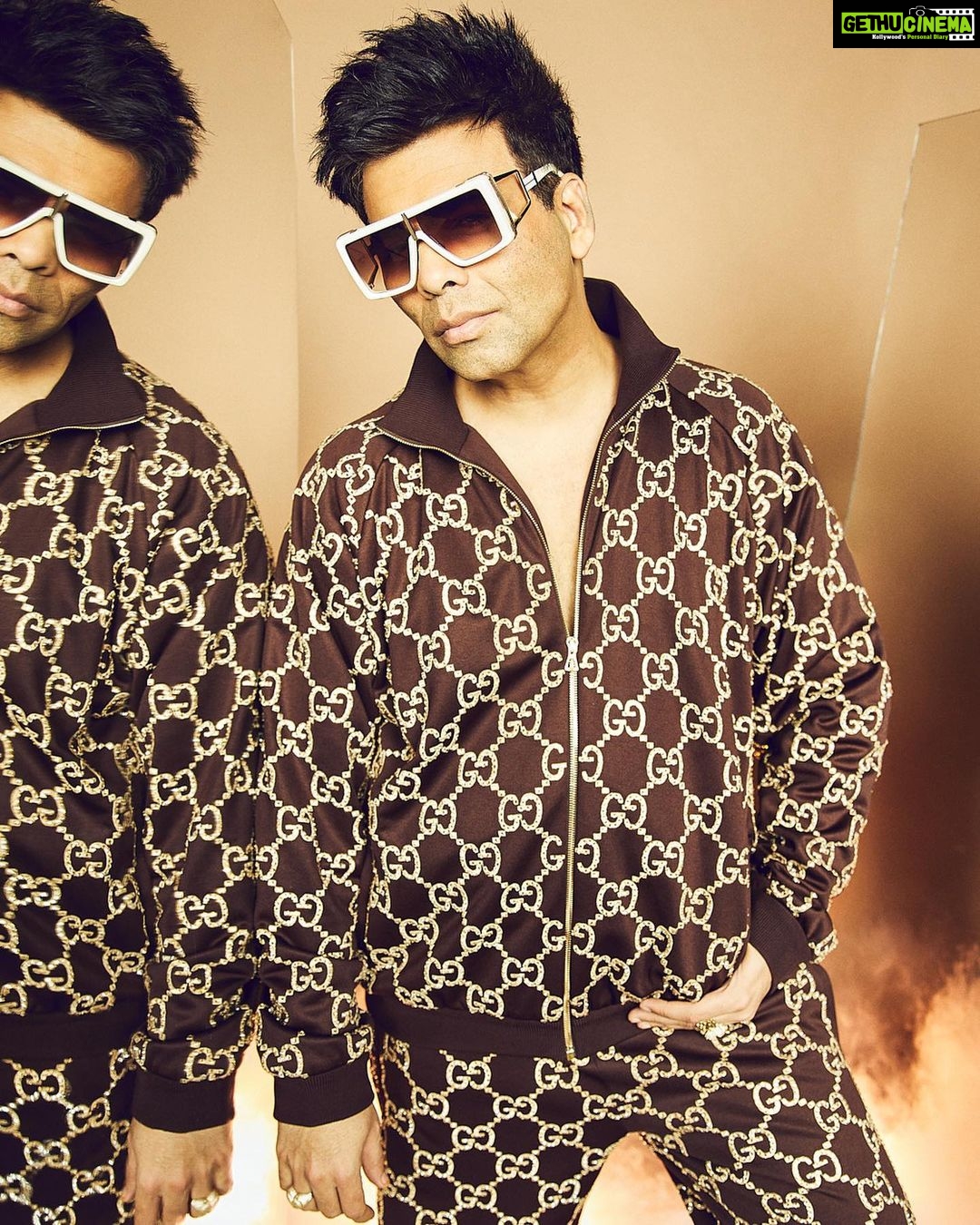 Karan Johar Instagram - Haa main hoon Gucci ki Dukaan ,worn exclusively for Hunarbaaz desh ki Shaan … ban gaya main Ranveer singh ka wannabe …Bach ke Rehna Badshah ab copy karoonga aapka bhi…. Styled by @ekalakhani hair @rajeev_gogoi make up @paresh_kalgutkar 📸 @sheldon.santos managed by @len5bm in @gucci