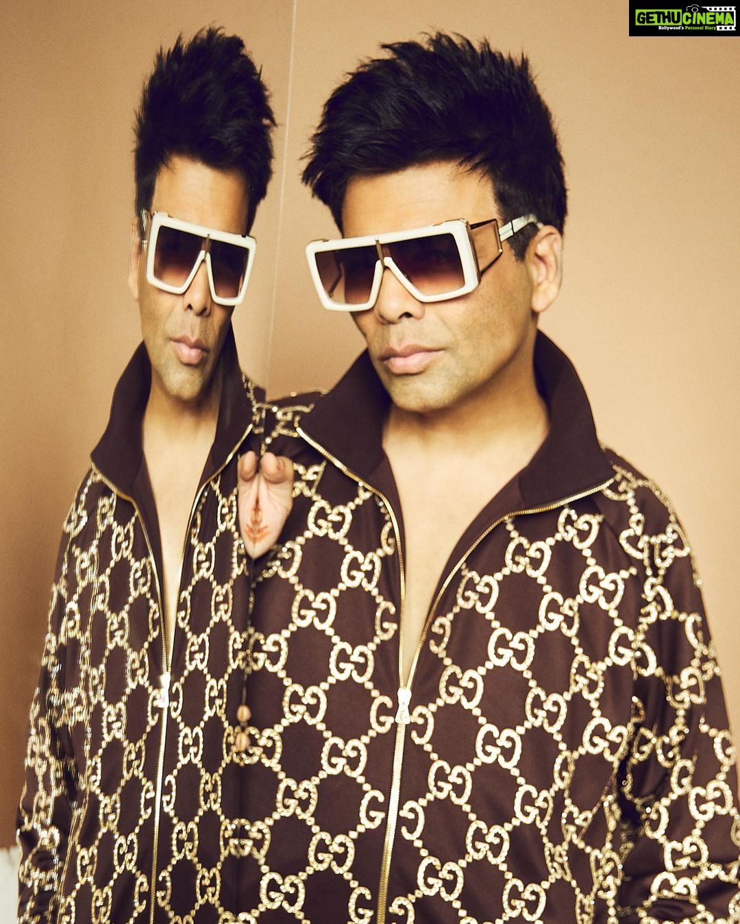 Karan Johar Instagram - Haa main hoon Gucci ki Dukaan ,worn exclusively for Hunarbaaz desh ki Shaan … ban gaya main Ranveer singh ka wannabe …Bach ke Rehna Badshah ab copy karoonga aapka bhi…. Styled by @ekalakhani hair @rajeev_gogoi make up @paresh_kalgutkar 📸 @sheldon.santos managed by @len5bm in @gucci