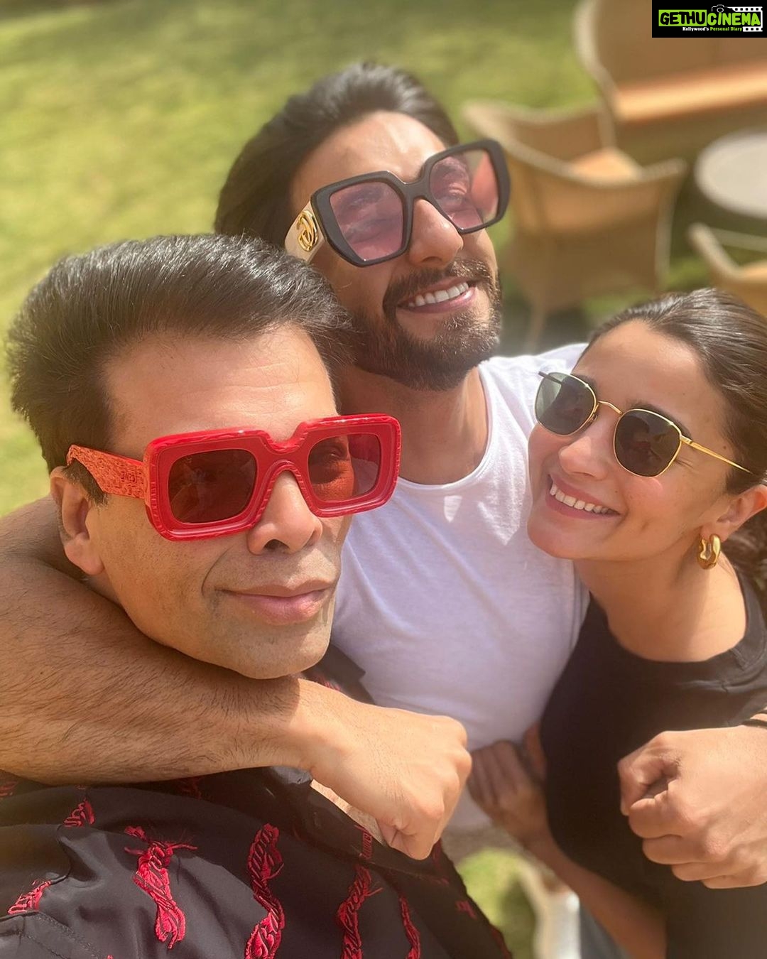 Karan Johar Instagram - So much josh and jazbaati jawaani, Pritam ki dhamakedar dhun bhi hai sunani, Garam Dharam ka swag toh dekho Bas humari favourite Jaya ji ki tasveer mat kheencho! Ab unki beshumaar tareef karni hai lazmi, The one and only Shabana Azmi! Aur phir Gucci mein lipta Ranveer as Rocky, Ishq ke ghode pe savaar like an aashiq jockey! Box office ki maharani humari Alia Rani, Kya phir banegi dulhania in this kahaani? In sabka kare aap intezar, We are coming soon to win your ishq wala pyaar! #RockyAurRaniKiPremKahani FEB 10th 2023!❤️❤️❤️