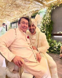 Kareena Kapoor Instagram - Papa and Brother♥️Pure Happiness♥️
