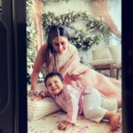 Kareena Kapoor Instagram - FRAMED♥️My Heart♥️My Beta♥️ #Jeh♥️