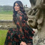 Karishma Kotak Instagram – Let’s go and make some movies 🎥 @silk.sp @lattapathakmuah @snehal_uk Broughton Hall Estate