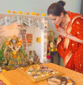 Kashish Singh Instagram - Meri Maa Ke Barabar Koi Nahi!! #maadurga #navratri #ramnavmi #blessings #maadurgablessus #hindu #bellavitakashish ♥️🙏🏻♥️