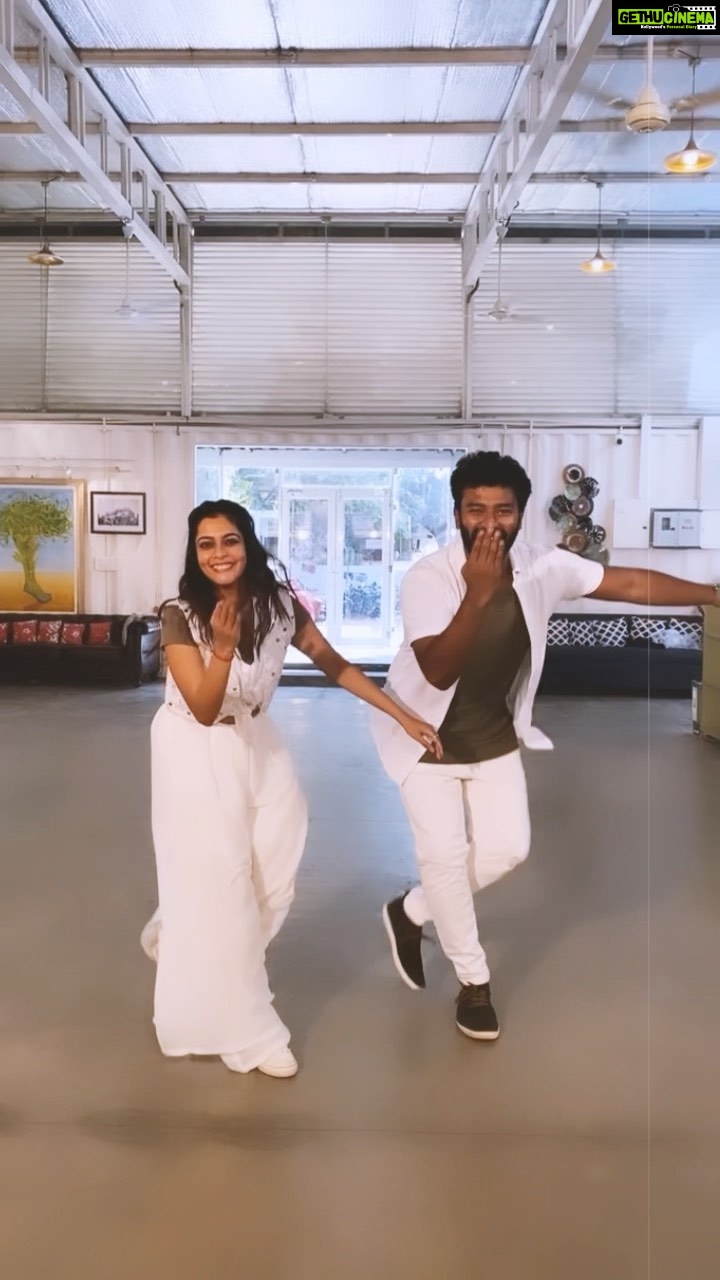 Keerthi shanthanu Instagram - When the #arabickuthu trend hits #kikisdancestudio 😍🥳✨ Check out our full dance video (LINK IN BIO) on #withloveshanthnukiki 😁🤩 To join our classes contact 9444115311 🥳 #beast #trendingreels #trend #shanthnu #kiki