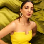 Kiara Advani Instagram - ‘Twas a bright sunny day💛☀️👻