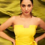 Kiara Advani Instagram – ‘Twas a bright sunny day💛☀️👻