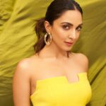 Kiara Advani Instagram - ‘Twas a bright sunny day💛☀️👻