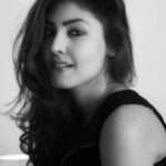 Komal Jha Instagram - Mujhsey Behtar Dhoondhney Nikley The Woh Zaraa Poocho Toh, Kahaan Tak Pahunchey ? 🙃 Kya Karoge Location Janke