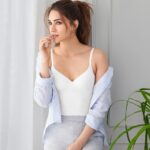 Kriti Sanon Instagram - In love with the summer collection from @uniqloin! My favourite? This perfectly breathable Linen Shirt and everyday wear BraTop, a top with an inbuilt bra! #UniqloIndia #LifeWear