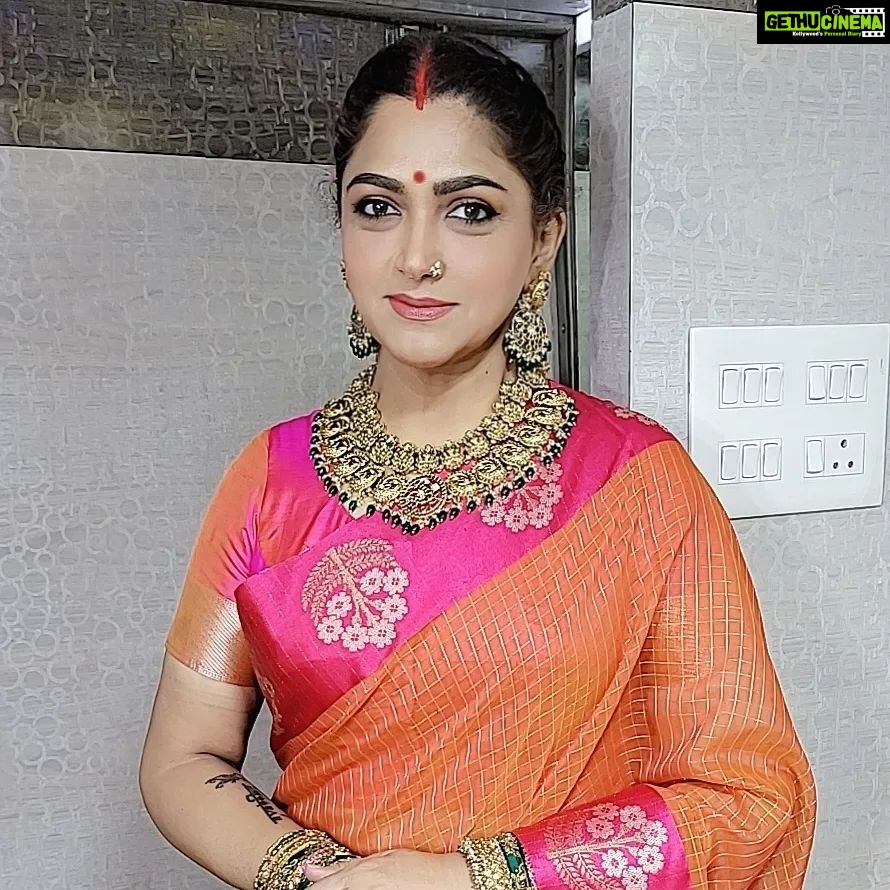 Kushboo Instagram - Dream in colors, for hues are vibrant. Paint each day with a smile. 😊😊❤️