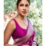 Lavanya Tripathi Instagram – Saree never tells you to fit in…it makes you stand out 🦢 
.
.
.
.

Saari- @kankatala_ 

Jewellery- @sheetalzaveribyvithaldas 

Styled by – @ashwin_ash1 @hassankhan_3 🤗

Team – @rashmitathapa @annapurnavenkatramulu

📸- @kalyanyasaswi 

Hair – #ramesh