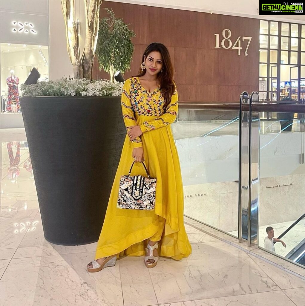 Leesha Instagram - 💛 good evening 💛 Stay blessed my kanamanies 💋 Costume : @annamstudio👘👘👘 The Dubai Mall