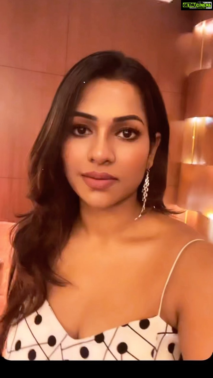 Leesha Instagram - Saturday vibes 🤩 happy week end lovlies 💋 😎But u know I will stay 😎💕 #reels #love #happiness #newme #lovetobeloved