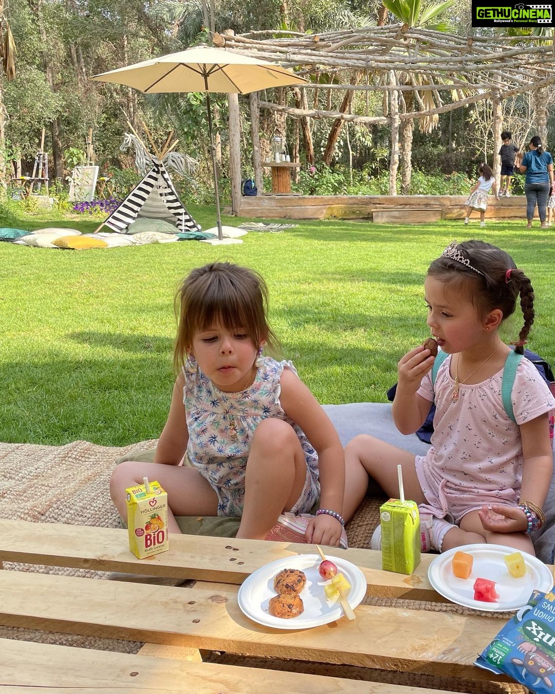 Lisa Ray Instagram - Happy Birthday Oraan and Rowan! Thanks for inviting us to be part of the celebrations Hetal and Neel @greynoisedxb Yes this is also Dubai ; birdsong, sun streaking through a canopy of green, a mud kitchen and watering hole. Dubai has much to offer beyond malls and upscale dining if you are looking further. #NatureEscapes @albarari_dubai