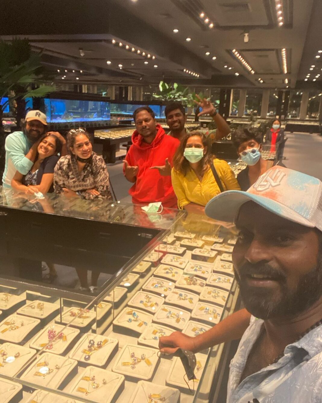 Ma Ka Pa Anand Instagram - World biggest gems store @larkholidays_thailand @blessingtourschennai