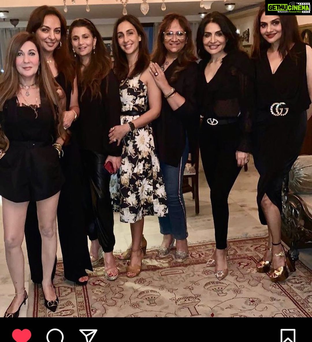 Madhoo Instagram - Awesome eve 💜💜 @queeniesinghh 💜💜💜 @bonita_bulchandani @latapatel1 @sharmillakhanna @lailalamba @rhea100 #thisisus 💃